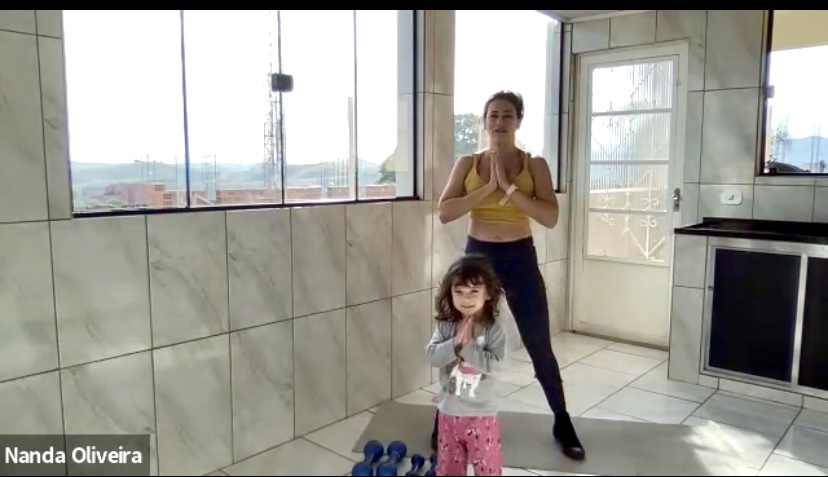 45 Minutes | Core + Stretch (alongamento)